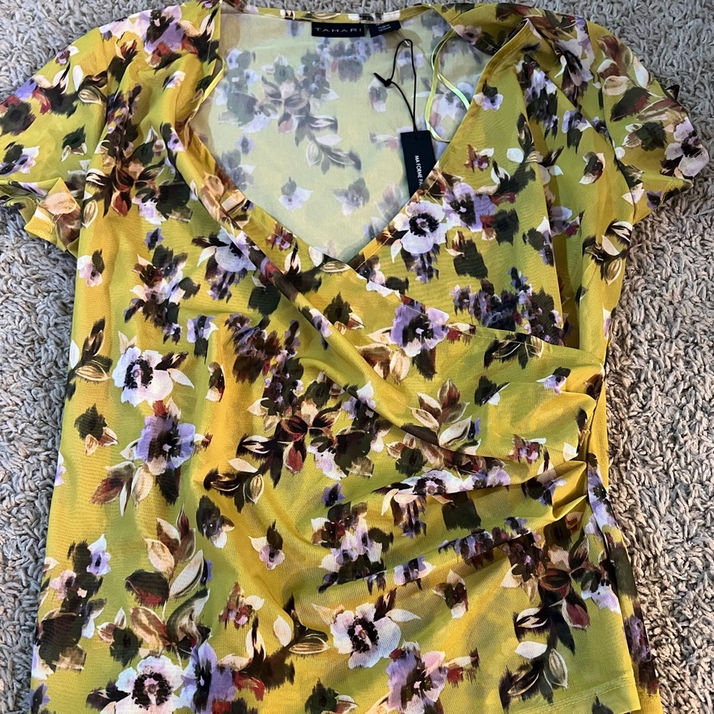 Tahari Wrap Short Sleeve Top Size Medium NWT